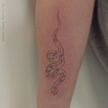 Schlangen Fineline Tattoo © Farb Fleck Tattoo OG Tattoostudio Linz