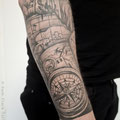 Uncharted Sleeve Detail black and grey © Farb Fleck Tattoo OG TattoostudioLinz