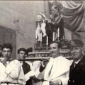 1960, 8 marzo, Processione di San Giovanni di Dio. Tra gli altri,Luigi Madeo,il vigile Lorenzo Ferrarese (foto di O. Cervino)