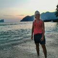 Thailand, Phi Phi, Melanie genießt. November 2019