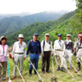 傘山登山道草刈