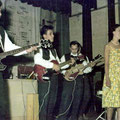 THE ROLLERS -  De Volksbond met vlnr: Boy Jansen, Jimmy van der Hoeven, Ed van der Hoeven, Bart Carels en Lies Neijndorff.