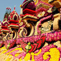 Blumenfestival in Chiang Mai mit aufwendig geschmückten Kunstwerken auf Rädern