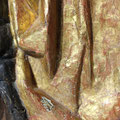 Detail des Mantels vor der Restaurierung.