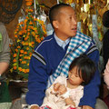 Sengkeo, le "chef" de Sae Lao Project et sa fille