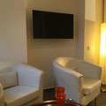 Schlafzimmer 1 mit Sitzecke und TV