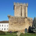 Wehrturm über dem Altstadtviertel von Chaves.