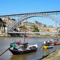 Blick auf die Ponte de Luiz I. in Porto.