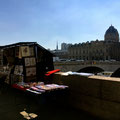 Die Bücherboxen an der Seine, Unesco Weltkulturerbe, gehören seit 350 Jahren zum Pariser Stadtbild
