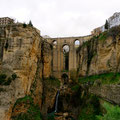 Wunderschöne alte Brücke in Ronda