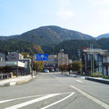 鶴来駅の正面が鶴来コミュニティセンター Tsurugi Community Center is across the street