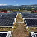 PV Anlage mit Wetterstation und Jura im Hintergrund