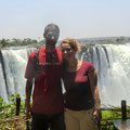 Wir an den Victoria Falls
