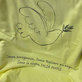 壁の鳩をプリントしたスタッフTシャツ