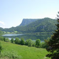 bei Charbonnières Abzweigung über den nächsten Hügel, Ausblick auf den Lac Brenet und den Dent de Vaulion