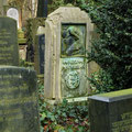 Ostfriedhof Dortmund, "Kauernde" von Benno Elkan Grabmal Alex Mendelsohn