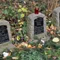 Ostfriedhof Dortmund, Kindergrabmale: Frieda, Willy und Hugo Brandes verstarben in einem Zeitraum von 6 Tagen, im Oktober 1902, im Alter von 2, 4 und 6 Jahren! Nach neueren Informationen, waren es sogar vier Kinder, der vierte Grabstein wurde entwendet.