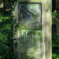 Ostfriedhof Dortmund, "Kauernde" von Benno Elkan Grabmal Alex Mendelsohn