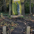 Ostfriedhof Dortmund, "Wandelnde" von Benno Elkan Grabmal Karl "Karlchen" Richter  