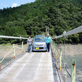 、井川湖にかかる吊り橋（長さ：258m 高さ：25m　自動車も渡れます）