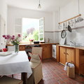 Casa Rosa: fully equipped kitchen with cozy dining area 