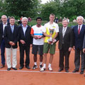 v.l.: Richard Detter, Alexander Grabner, BSW Manfred Mayer, MDL Walter Taubeneder, Turnierleiter Hans Straubinger, Vijay Sundar Prashanth, Steffen Dierauf, Landrat Franz Meyer, Georg Kammerer, Bgm. Karl Obermeier, Erwin Pritzl