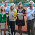 Juniorinnen 2012: (v.l.) Anna Willnecker (2.), Sport- und Jugendwart Arno Baumgartner, Anna Hallhuber (1.), Lena Baumgartner (3.) und TCA-Vorstand Hans Straubinger