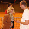 TCA-Vorsitzende Petra Hallhuber und Turniersieger Christian Haupt