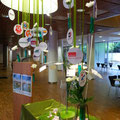 Borne accueil centre de conférences orléans forum emploi décoration verte et blanche