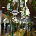 Borne accueil centre de conférences orléans forum emploi décoration verte et blanche