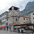 Der Uhrenturm in der Altstadt von Kotor.
