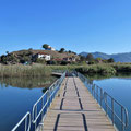  Insel Agios Achillios - nur mit einer Fußgänger Pontonbrücke mit dem Festland verbunden.