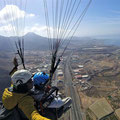 Mit dem Paraglider über Teneriffa.