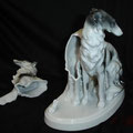 Windhundfigur, Porzellan, zerbrochen ....