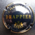 Marque : DRAPPIER N° Lambert : 7 - or jaune Couleur : Noir et or striée Description : Nom de la marque au-dessus d'armoiries surmontée d'une couronne et soutenue par deux lions  Emplacement : 