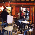 im Café in St. Brevin
