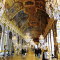 ベルサイユ宮殿の公式祭典や大使の謁見などに使われた「鏡の間」。