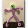 Alien mit Raumfahrthelm aus Modellierballons