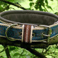 Halsband mit Rollschnalle in beige mit Borte 'Kassetten, blau-braun-beige' und Leder in braun-grau