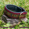 Halsband mit Klick in bordeaux mit Borte 'Mongolei, bunt' und Leder in marine