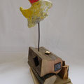 kleines scheißerchen, 2019, papiermaché, holz, draht