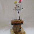 kleines scheißerchen, 2019, papiermaché, holz, draht