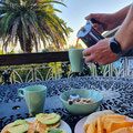 Frühstück auf dem Balkon
