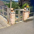 Eingang - Treppe runter dann links
