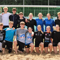 Zwei Teams, zwei erste Plätze! Unsere Beachhandballer dominierten das Turnier in Kropp – ungeschlagen zum Doppelsieg. Sandfüchse-Power!