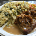 Hackbraten mit deftigen Röstzwiebeln und Wirsinggemüse