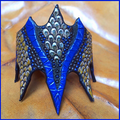 Punziertes Lederarmband "Bat" blau / natur.