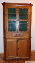 Spätbiedermeier Eckschrank, Kirschbaum, Sprossenglastüren, € 1500,00