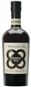 Flasche BCN Vermouth, trockener Wermut aus Grenache Trauben mit Geschmäckern von Nelken, Zimt, Holunder, wilden Kräutern und Orangenschale, bottle of dry Vermut with notes of cloves, cinnamon, elder, orange zest and mediterranean herbs        