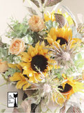 クラッチブーケ（造花ひまわり＆グリーン）